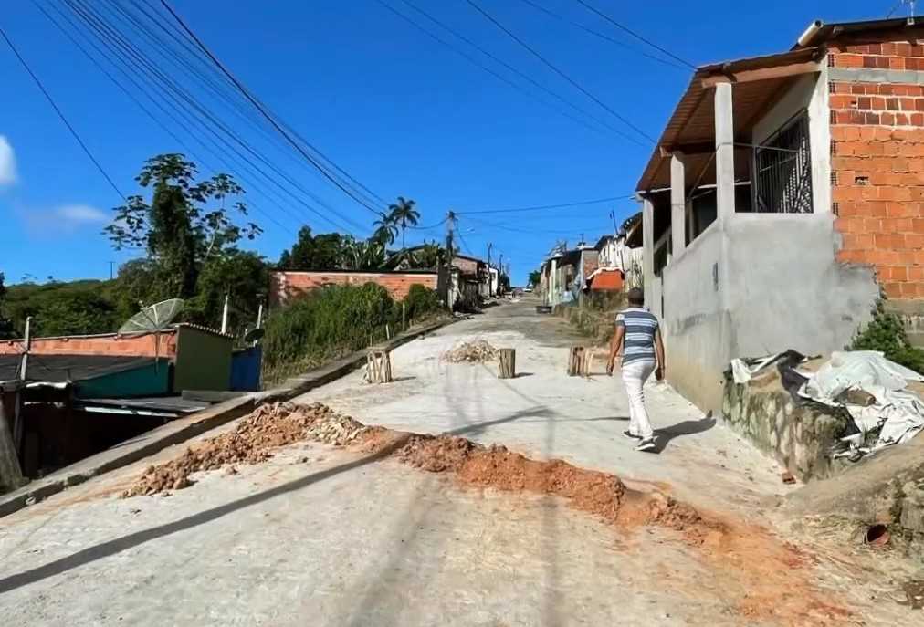 Camacã: Prefeito Paulo do Gás acompanha equipes no trabalho de limpeza e recuperação de ruas